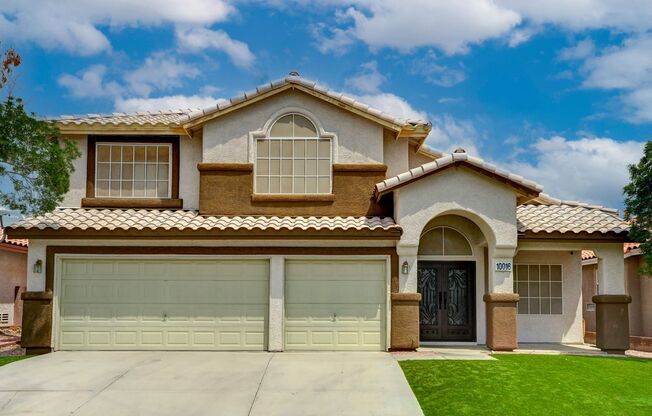 Spacious 5-Bedroom Retreat with Dual Fireplaces & Private Backyard Oasis near The Lakes!