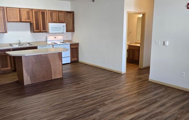 4 beds, 3 baths, $1,895, Unit 112