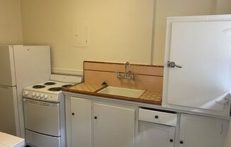 Studio, 1 bath, 325 sqft, $1,095, Unit 302