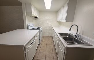 1 bed, 1 bath, 570 sqft, $899, Unit 16621-13