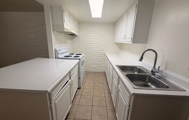 1 bed, 1 bath, 570 sqft, $899, Unit 16621-13