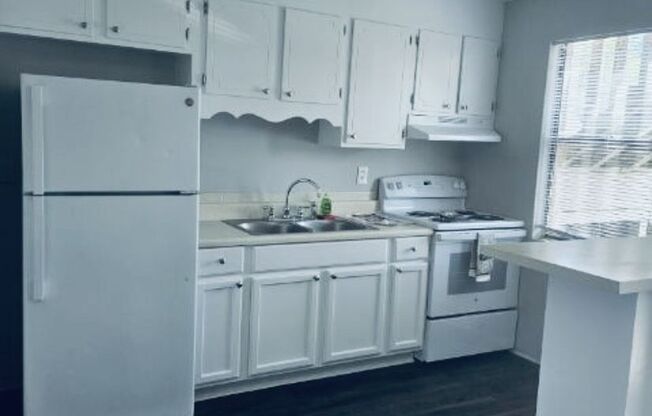 1 bed, 1 bath, 576 sqft, $750, Unit 3625-D