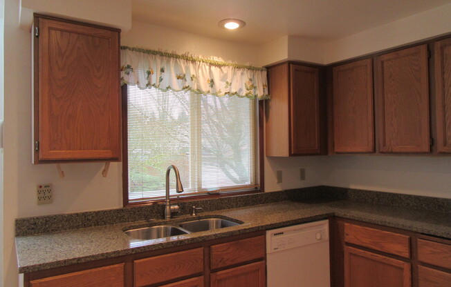 Well maintained 3 bedroom, 2.5 home in Renton's Forest Trails