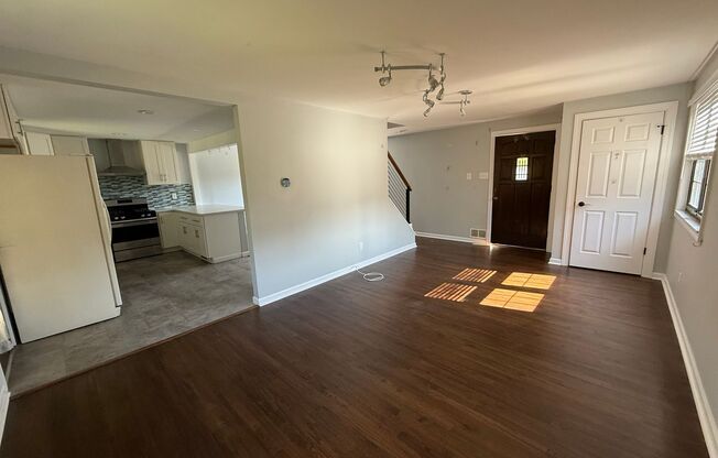 Luxury 3-Bedroom, 1-Bathroom House in Brookline!