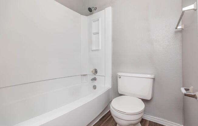 2 beds, 2 baths, 810 sqft, $1,230