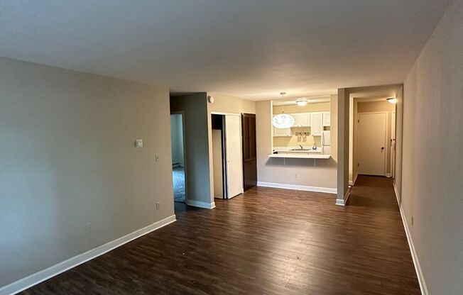 2 beds, 1 bath, $1,395, Unit 216
