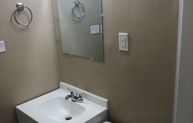 3 beds, 1 bath, $1,075