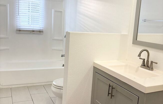 1000 Redondo Ave Apartments, Long Beach CA