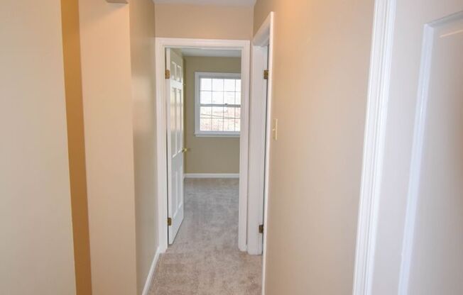 3 beds, 1.5 baths, $1,000, Unit Apt D