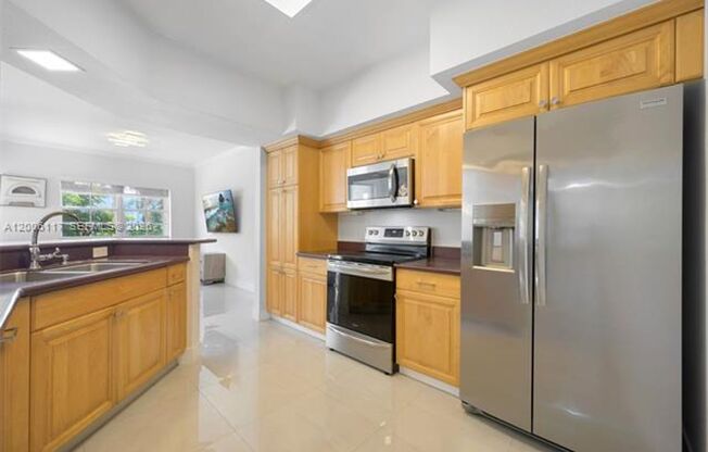 3255 NE 184th St # 12410 (A12006117)