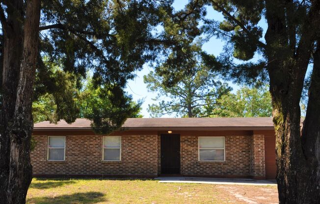 Remodeled 3/2 with huge yard in Sandalwood