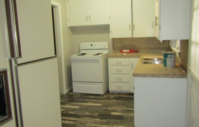 3 beds, 1 bath, $750