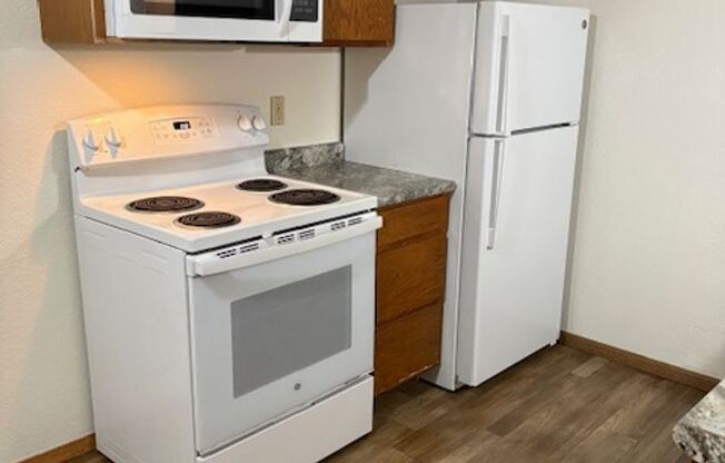 2 beds, 1 bath, 925 sqft, $950, Unit 56