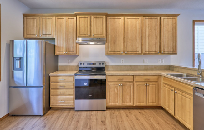 Beautifully Updated 3-Bed Detached Home Next to Powell Butte Nature Park - Renovated & Move-In Ready!