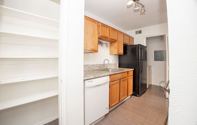 1 bed, 1 bath, $995, Unit Unit#825