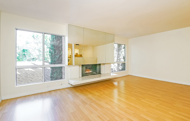 4807 WOODLEY AVE