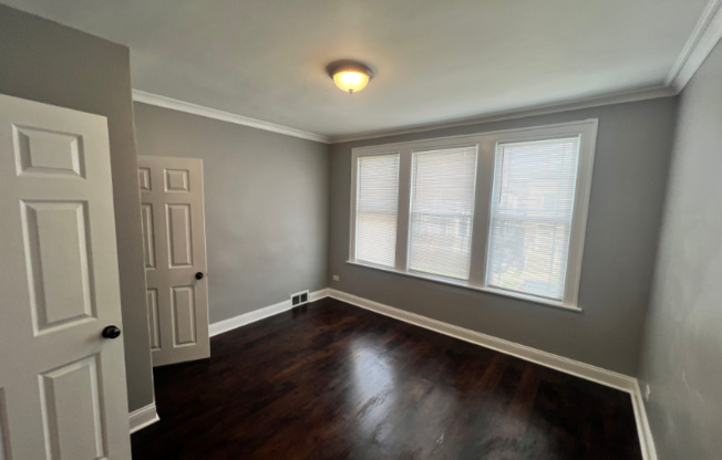 105 W 112 ST