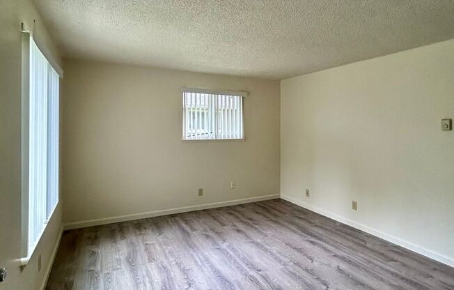 1 bed, 1 bath, 510 sqft, $1,125, Unit 3833 24th Pl NE