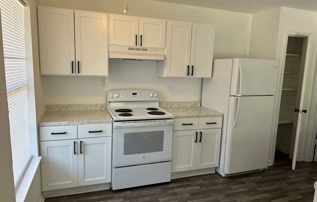 3 beds, 2 baths, 820 sqft, $2,100, Unit 3