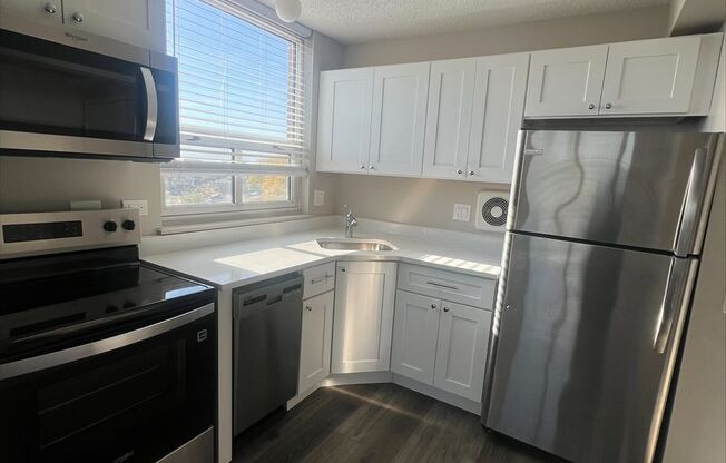 2 beds, 2 baths, 866 sqft, $2,400, Unit 412