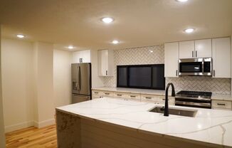 Luxury 2 bed 2 bath, amazing Southside location!