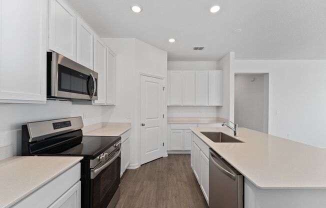 4 beds, 2 baths, $2,600, Unit Knightsbridge