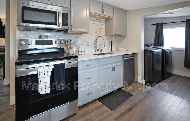 1126 LOS TOMASES DR NW