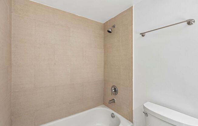 2 beds, 2 baths, $2,200, Unit R- 207