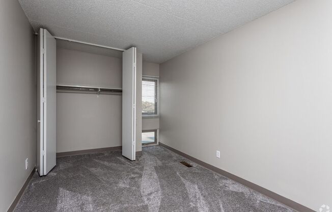 2 beds, 1 bath, 1,025 sqft, $1,049