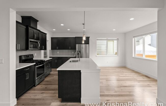 Modern 3 BD* 2.5 BA* Single Family Home in Reedville Neighborhood Spectacular Location!*