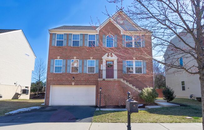 Gainesville Single Family Home - 4 bed 2 1/2 bath with 2 car garage
