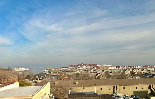 2 beds, 2 baths, 990 sqft, $2,125, Unit 422