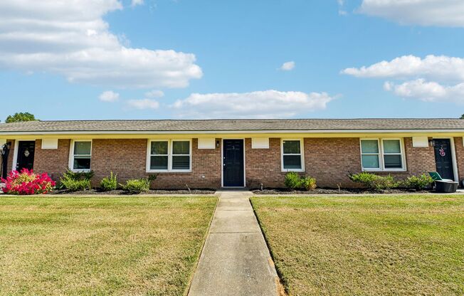 2 beds, 1 bath, 725 sqft, $1,250, Unit 90-3