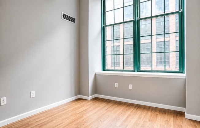 1 bed, 1 bath, 774 sqft, $1,900, Unit B37