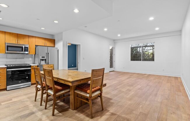 Stunning Modern Luxury 3BD/2BA Condo in Marina Del Ray with 2 Parking Spaces