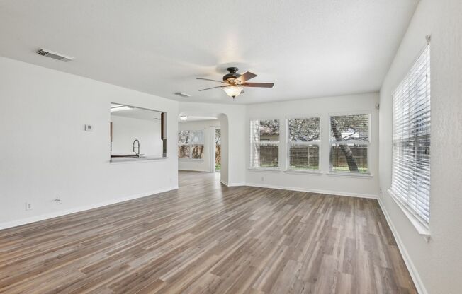 16216 Ike Lane Selma, Texas 78154
