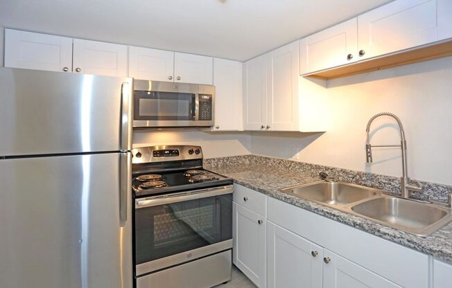 Move In Specials -  Renovated Apartments! - MUST SEE!!!