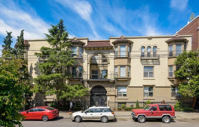Welcome to Roycroft! A beautiful turn of the century property in Capitol Hill! First month free!