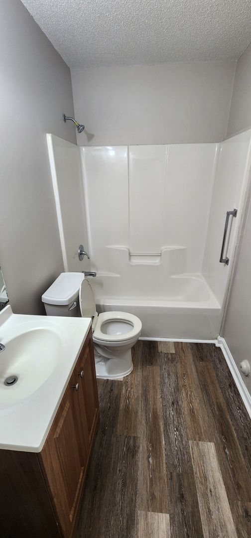 One bedroom, one bathroom apartment available at Taybran Ridge!