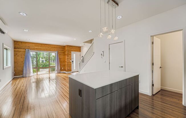 Modern 2-Bed, 2-Bath Townhome in Rainier Beach – Exceptional Light, Design & Location