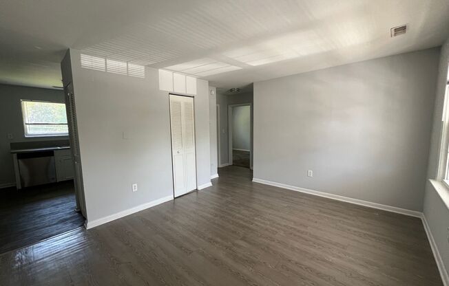 2 beds, 1 bath, 800 sqft, $899, Unit 108