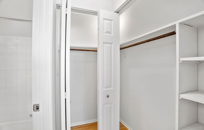 Studio, 1 bath, 275 sqft, $1,325, Unit 438
