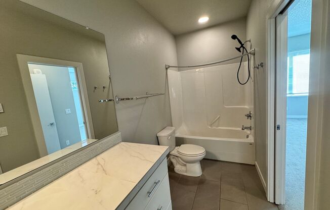 2 beds, 1 bath, $1,995, Unit # 201