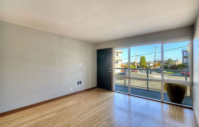 Location, Location, Location! - Modern one bedroom near Alki Point Lighthouse