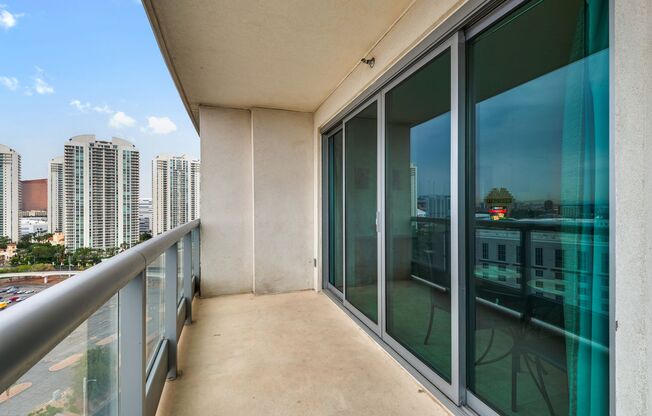 1 bed, 1.5 baths, $2,200