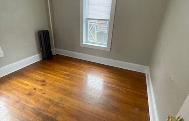 1 bed, 1 bath, $1,325, Unit 120 Central St 3L