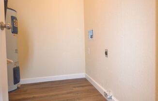 2 beds, 1 bath, 695 sqft, $825, Unit 5