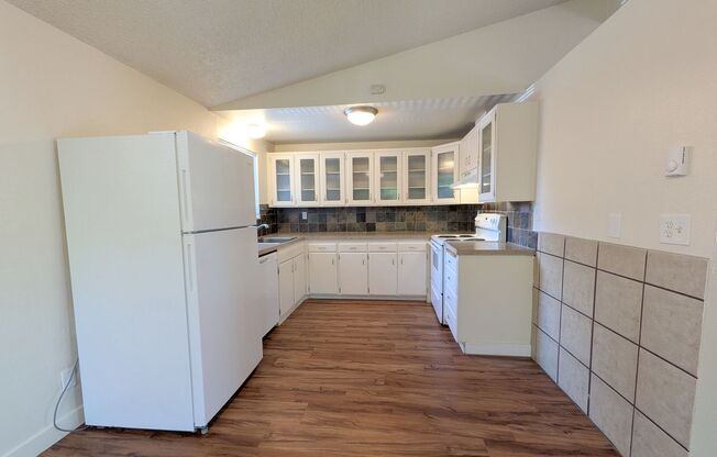 2 beds, 1 bath, 800 sqft, $1,365, Unit 3485-05