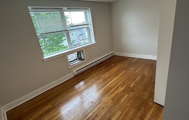 2 beds, 1 bath, 800 sqft, $2,400, Unit 22