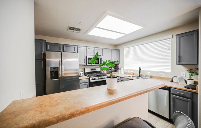 2 beds, 2 baths, $1,700